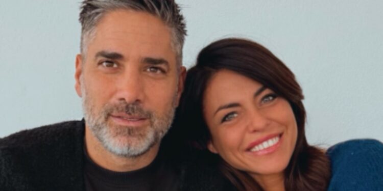 Pamela Camassa pazza di Stefano Russo: la foto dei due dei due seduti al ristorante conquista i fan della 41enne