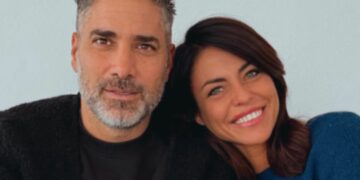 Pamela Camassa pazza di Stefano Russo: la foto dei due seduti al ristorante conquista i fan della 41enne