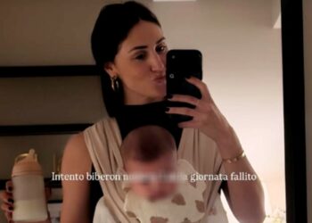 ''Niente, vuole solo la tetta'': Cecilia Rodriguez svela che Clara Isabel non prende più il biberon