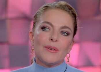 ''Ci siamo presi una pausa'': Claudia Gerini in tv svela che vive un momento delicato col compagno Riccardo Sangiuliano
