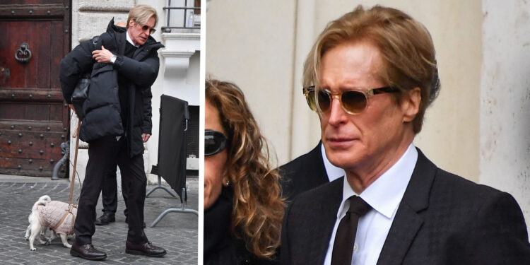 L’ultimo compagno di Valentino Garavani ''devastato'' dalla morte dello stilista: Bruce Hoeksema alla camera ardente con gli amati carlini