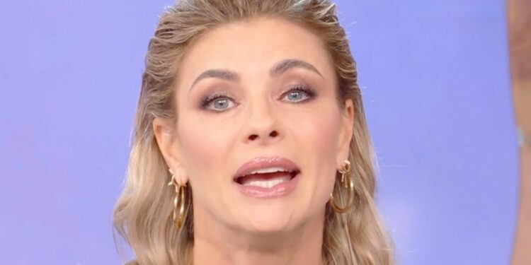 ''Sono un po’ rigida e fredda, ma è un’insicurezza'': Martina Colombari si commuove dalla Balivo