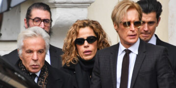 Valentino ''non ha sofferto'': ancora folla alla camera ardente, il compagno rivela le ultime commoventi parole che si sono detti