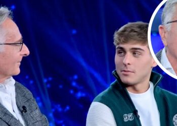 Paolo Bonolis in tv col figlio Davide che vorrebbe vederlo con una nuova compagna: ‘Non vuole nessuno’. La replica del conduttore