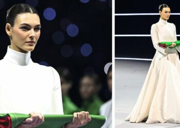 La fidanzata italiana di DiCaprio incanta tutti all’apertura di Milano-Cortina: la modella Vittoria Ceretti portabandiera in Armani, foto
