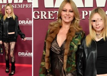 Anna Falchi porta la figlia 15enne Alyssa sul red carpet della première di The Drama a Roma: guarda