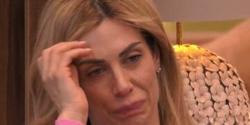 ''Sono qui per i soldi'': Paola Caruso tra le lacrime rivela il motivo per cui ha detto di sì al GF Vip