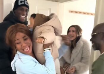 Enock Barwuah, il fratello minore di Balotelli, rivede i genitori dopo tanto tempo: le immagini della sorpresa