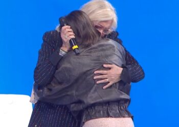 Mara Venier a Domenica In scoppia a piangere: cede alla commozione e crolla in diretta tv, ecco perché