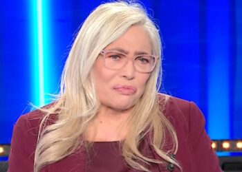 ''Ci eravamo allontanate, poi…'': Mara Venier in lacrime per la morte dell’amica Enrica Bonaccorti