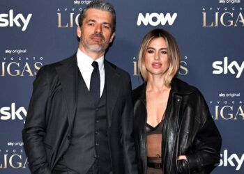 Luca Argentero e Cristina Marino sul red carpet a Milano per la serie tv in cui recitano insieme: guarda