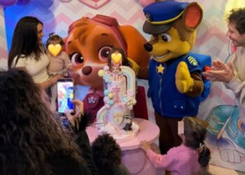 Valentino Rossi e Francesca Sofia Novello festeggiano i 4 anni di Giulietta: ecco il tema scelto per il party, guarda