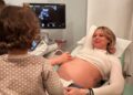''Chissà se hai capito'': Federica Pellegrini va a fare l’ultima ecografia prima del parto con la figlia di 2 anni Matilde