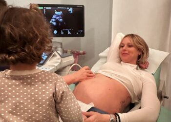 ''Chissà se hai capito'': Federica Pellegrini va a fare l’ultima ecografia prima del parto con la figlia di 2 anni Matilde