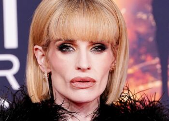 ''Sto passando il periodo più duro della mia vita'': Kelly Osbourne, figlia di Ozzy, risponde alle critiche sul suo cambiamento fisico