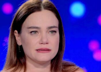''Non puoi forzarti ad amare qualcuno, è un fallimento'': Romina Carrisi annuncia in tv la fine dell’amore col padre di suo figlio