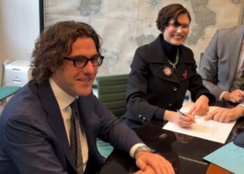 ''Questo è solo l’inizio'': Bianca Balti dopo aver sconfitto il cancro lancia la sua fondazione Mind Your Cancer, accanto a lei il fidanzato, foto