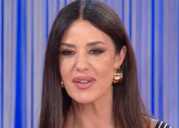 ''Ancora oggi combatto'': Alessia Fabiani in tv torna sul problema alle labbra causato dal chirurgo estetico
