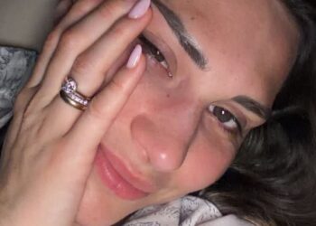 Beatrice Valli commossa torna a parlare della depressione della mamma: ''Certe volte vorresti solo essere leggera''