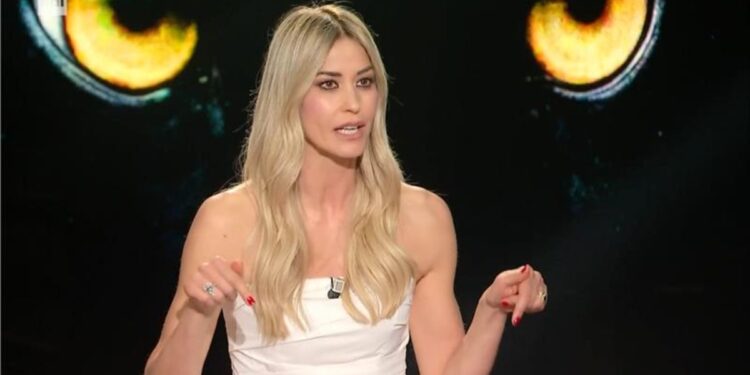 ''Sono incaz*ata nera'': Elena Santarelli in tv si scaglia contro Chiara Ferragni, ecco perché