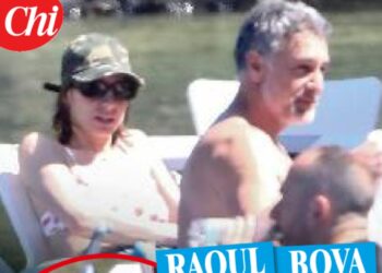 Raoul Bova porta Beatrice Arnera al lago: con i due anche i figli di lui, Alessandro e Francesco, foto