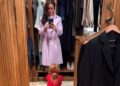 ''Piccola aiutante di mamma'': Meghan Markle pubblica una foto insieme alla figlia mentre è nella stanza guardaroba