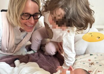 ''Tutte le madri criticate...'': Federica Pellegrini pubblica nuove foto con le figlie e parla di genitorialità
