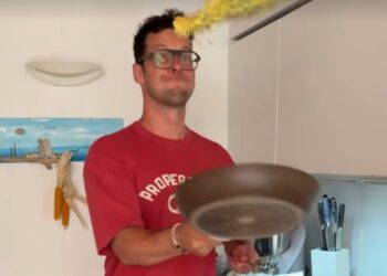 Federica Pellegrini mostra le abilità del marito Matteo Giunta in cucina