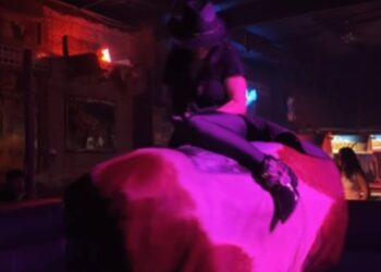 Laura Pausini scatenata alla serata country