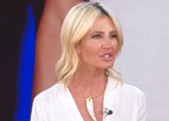 ''Mi scrivono ‘fai schifo’'': Nathaly Caldonazzo in tv si sfoga contro chi la insulta per la sua magrezza
