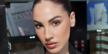 ''E’ stato superato il limite'': Giulia De Lellis furiosa per le foto pubblicate da un noto settimanale in cui lei è al mare con Tony Effe e la figlia