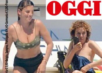 Emma Marrone e Valeria Golino, estate da amiche del cuore: abbracci, risate e relax sullo yacht a Ponza, guarda