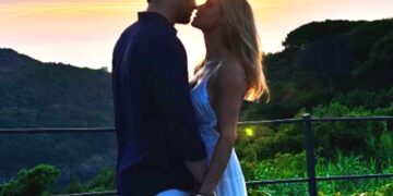 Michelle Hunziker e Giulio Berruti: arriva la prima foto social insieme al tramonto in cui si sfiorano e fanno sognare, guarda