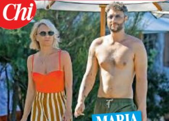 Maria De Filippi: vacanza d’amore con il figlio Gabriele alle Baleari, foto