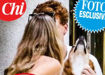 Jannik Sinner si rigenera con la fidanzata Laila Hasanovic accanto: la foto del tenero bacio dei due a Milano